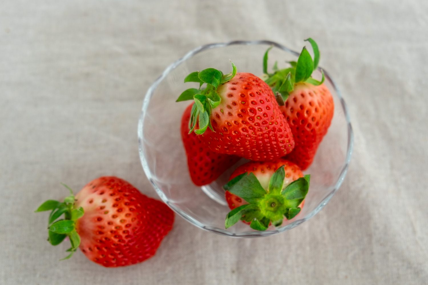 有機いちごとホワイトチョコレートのザッハトルテ グルテンフリー お知らせ 有機野菜 ビオ マルシェの宅配