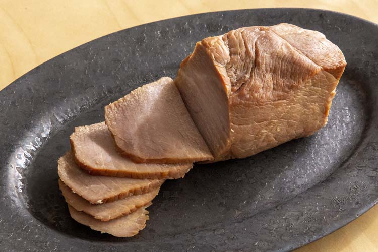 噛むほどに肉本来の旨味たっぷり「焼豚」 新鮮な国産豚モモ肉を自家製調味料で味つけ | お知らせ | 有機野菜 ビオ・マルシェの宅配
