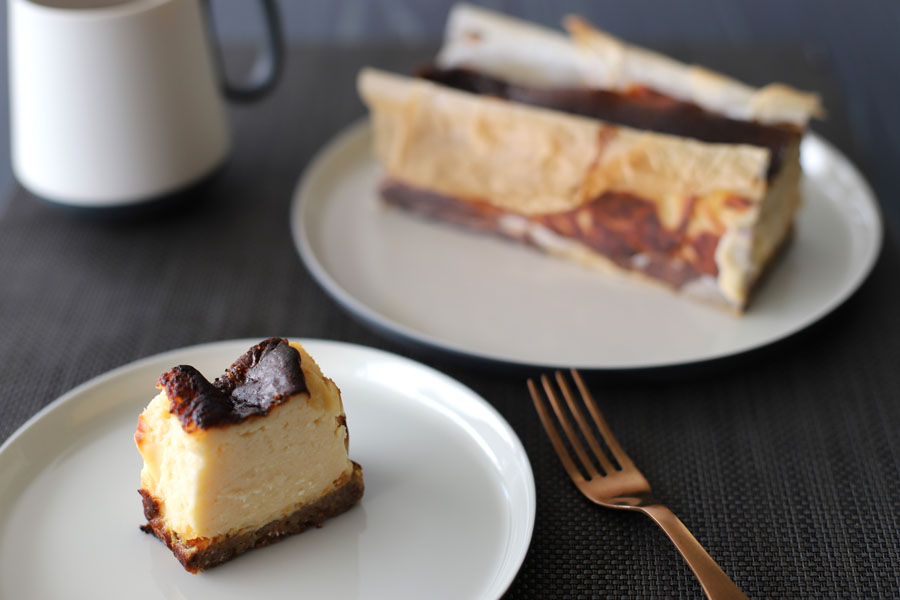 モッツアレラとカマンベールのバスク風チーズケーキ