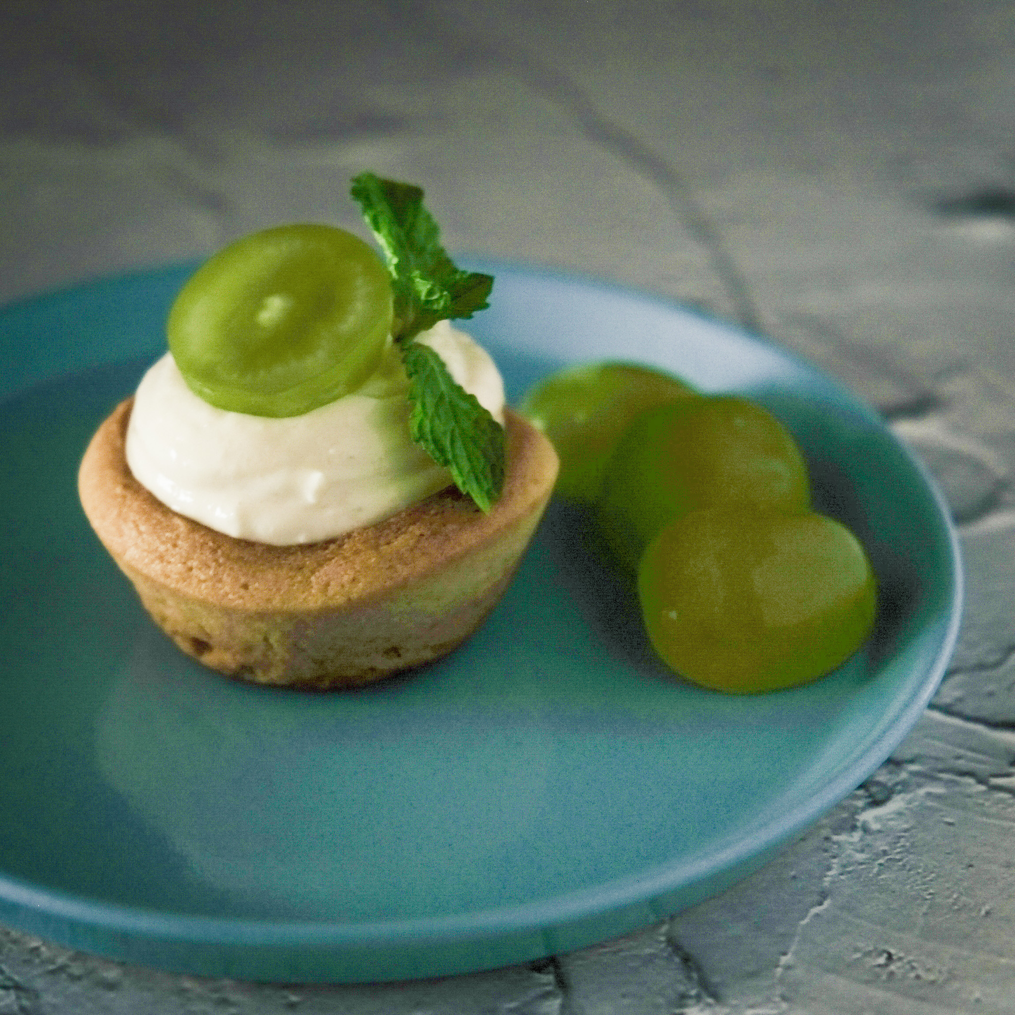 シャインマスカットとヴィーガンクリームチーズのタルト｜Veggit